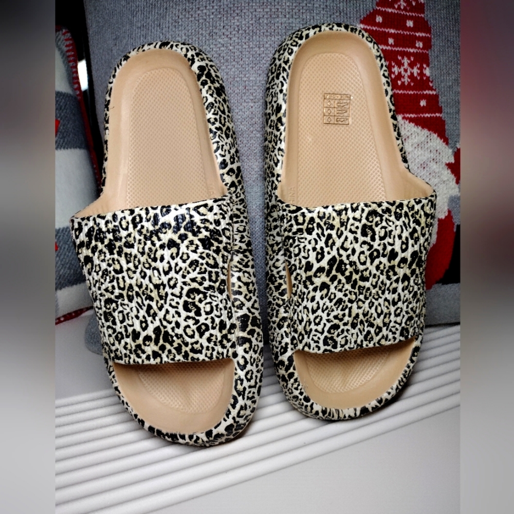 Sz 8.5-9 Animal Print Slides NEW, Foam Black, White, Yellow - Picture 9 of 13